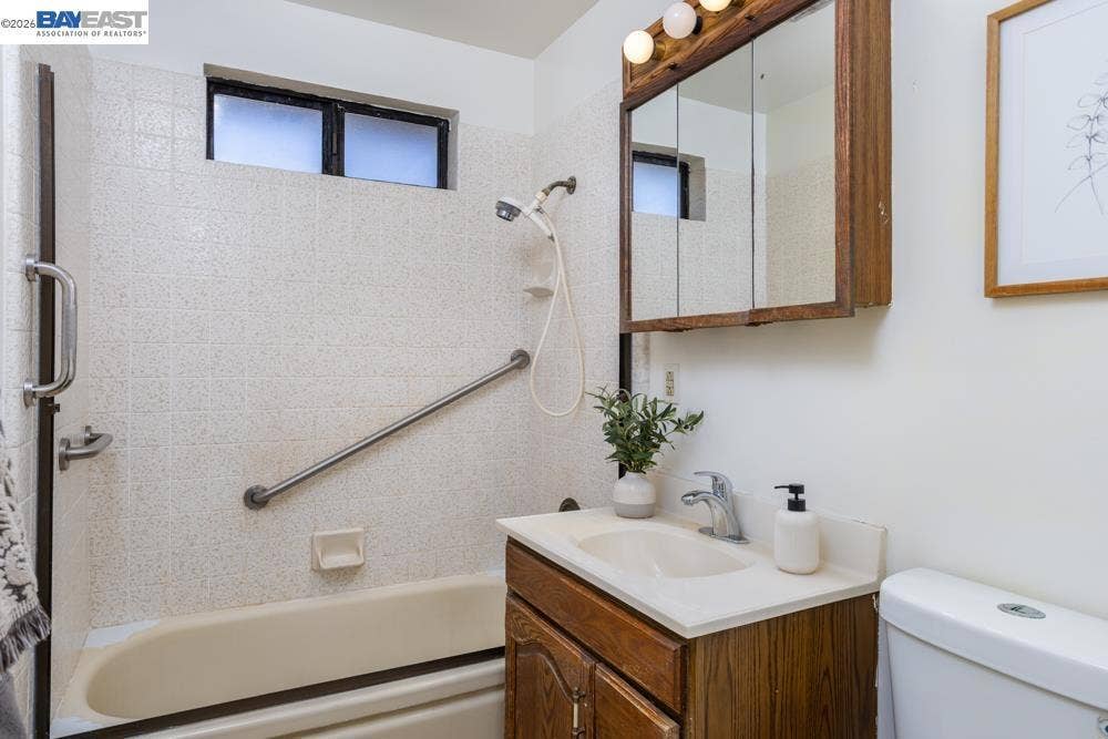 3980 Mission Way, San Leandro, CA 94578 3980 Mission Way, San Leandro, CA 94578