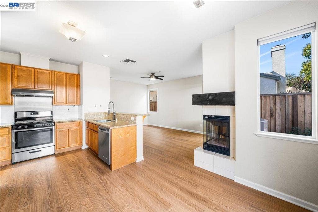 2042 Dahlia Cmn, Livermore, CA 94551 2042 Dahlia Cmn, Livermore, CA 94551