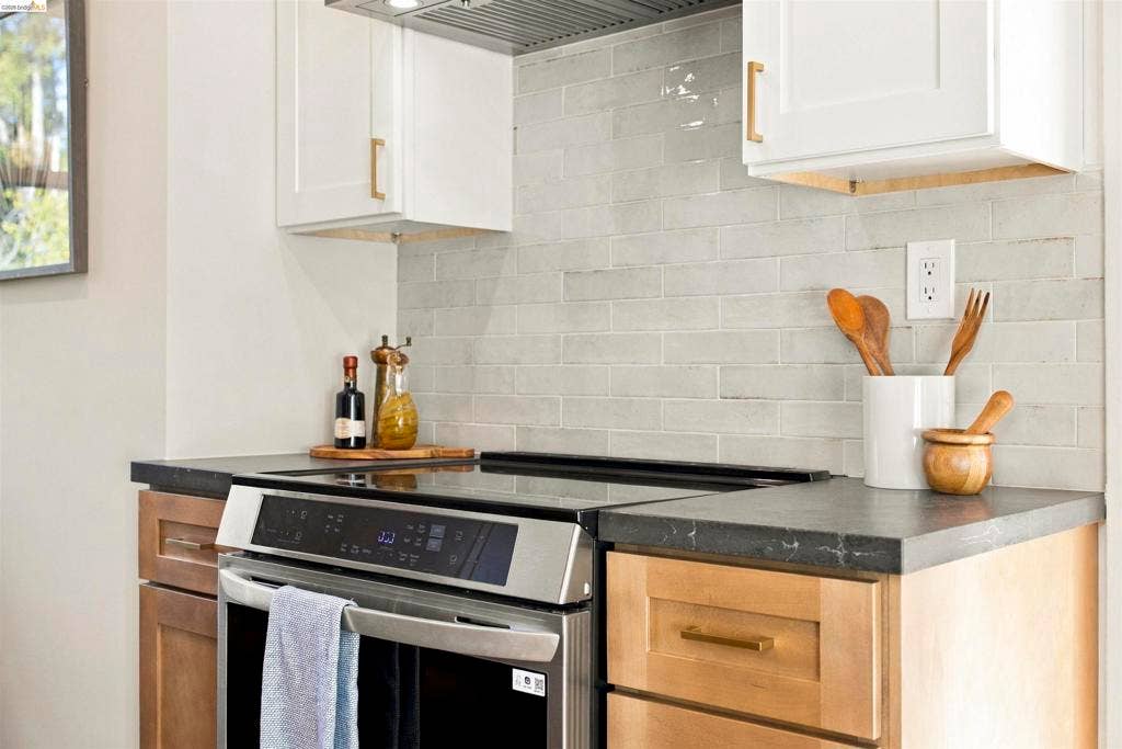 26 Bowles Place, Oakland, CA 94610 26 Bowles Place, Oakland, CA 94610