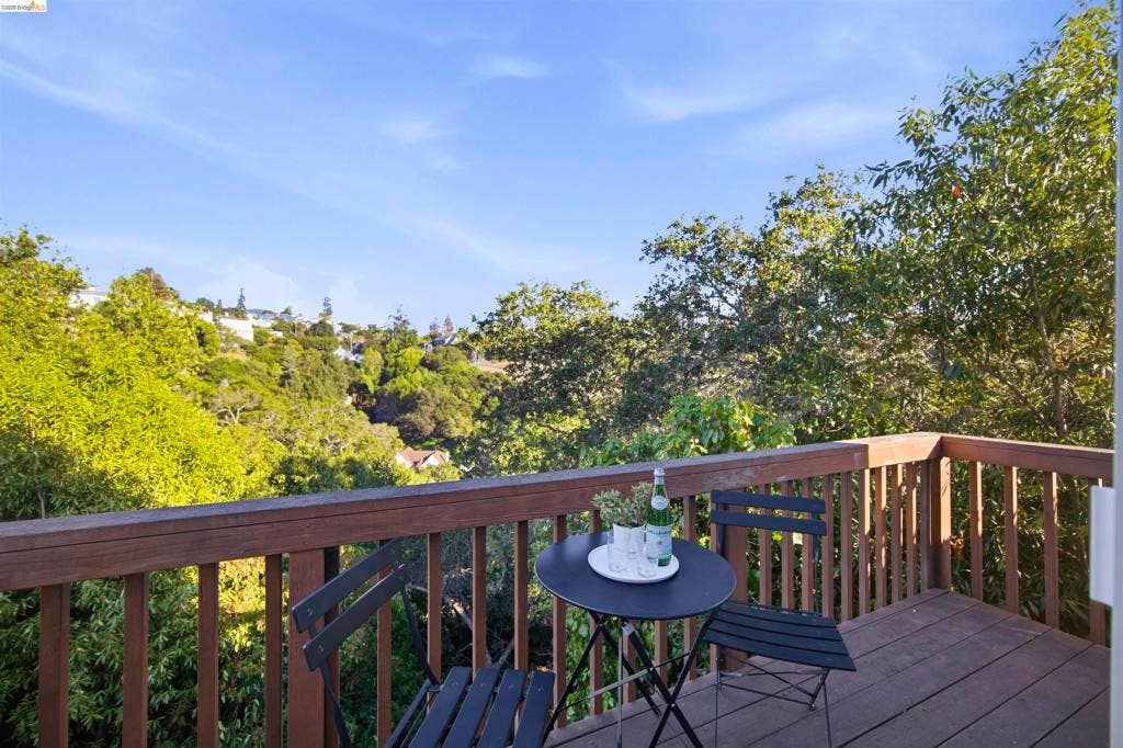 26 Bowles Place, Oakland, CA 94610 26 Bowles Place, Oakland, CA 94610