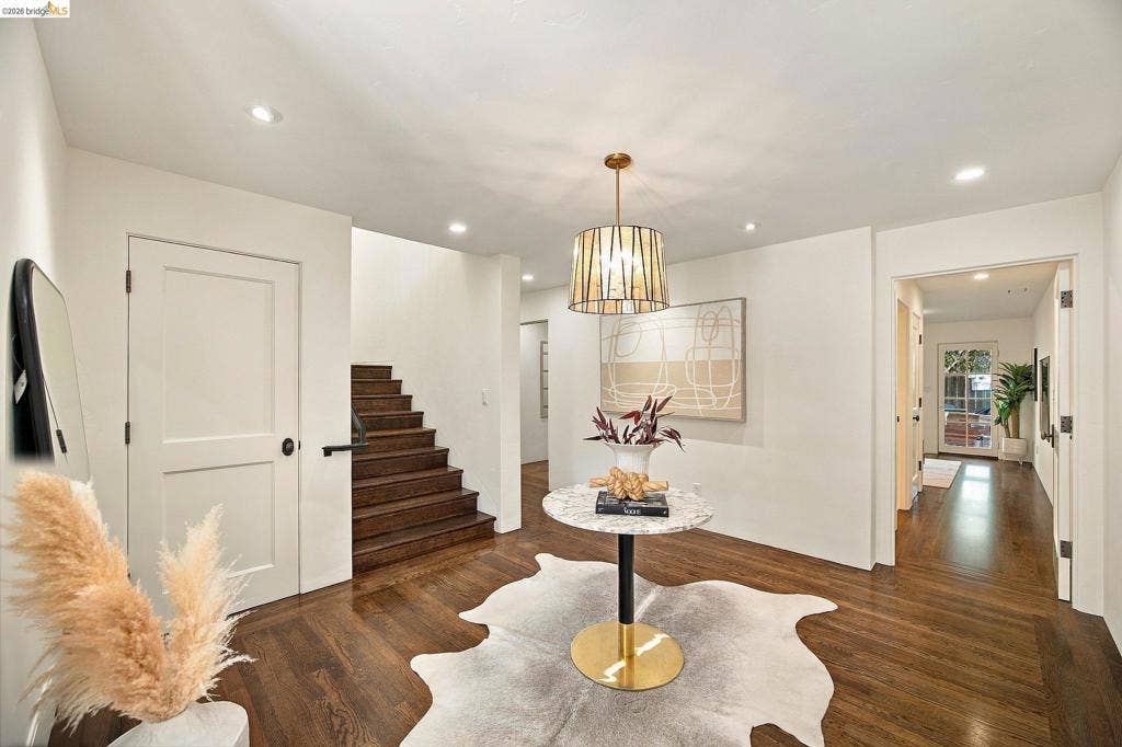 20 Hillwood Place, Oakland, CA 94610 20 Hillwood Place, Oakland, CA 94610