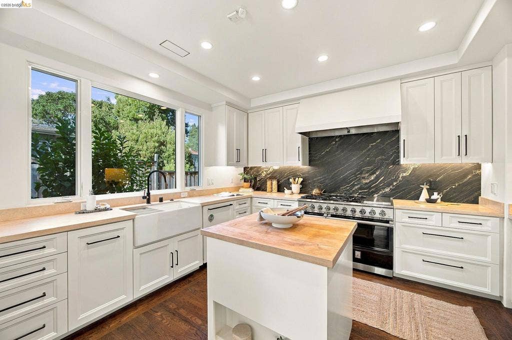 20 Hillwood Place, Oakland, CA 94610 20 Hillwood Place, Oakland, CA 94610