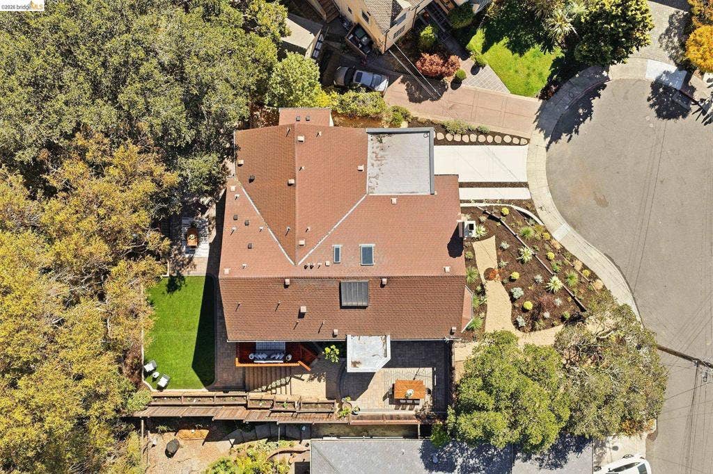 20 Hillwood Place, Oakland, CA 94610 20 Hillwood Place, Oakland, CA 94610