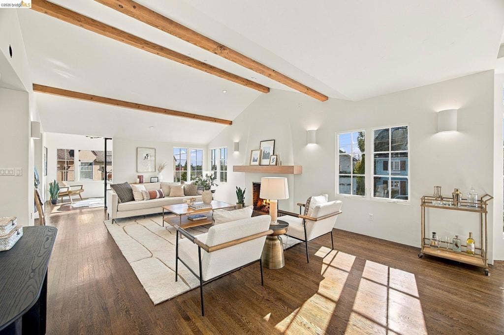 20 Hillwood Place, Oakland, CA 94610 20 Hillwood Place, Oakland, CA 94610