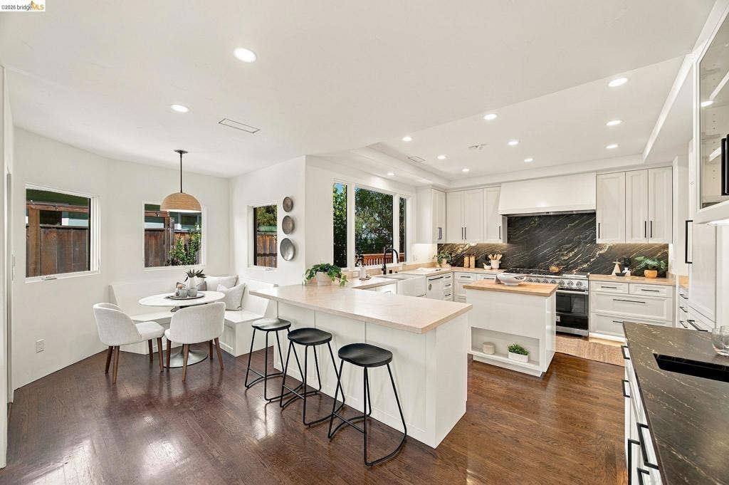 20 Hillwood Place, Oakland, CA 94610 20 Hillwood Place, Oakland, CA 94610