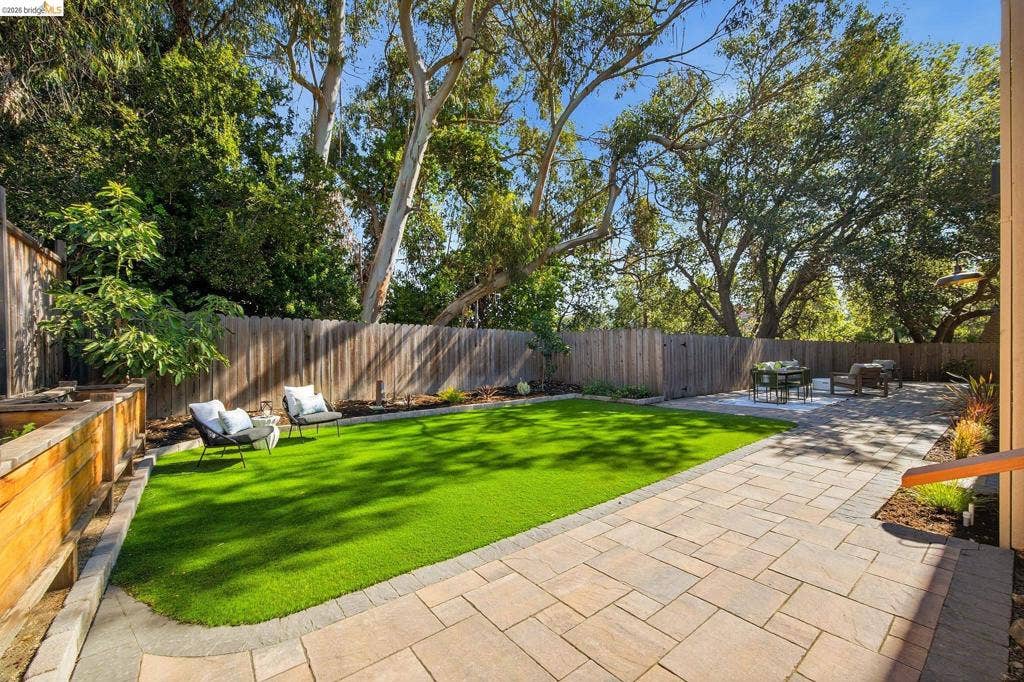 20 Hillwood Place, Oakland, CA 94610 20 Hillwood Place, Oakland, CA 94610