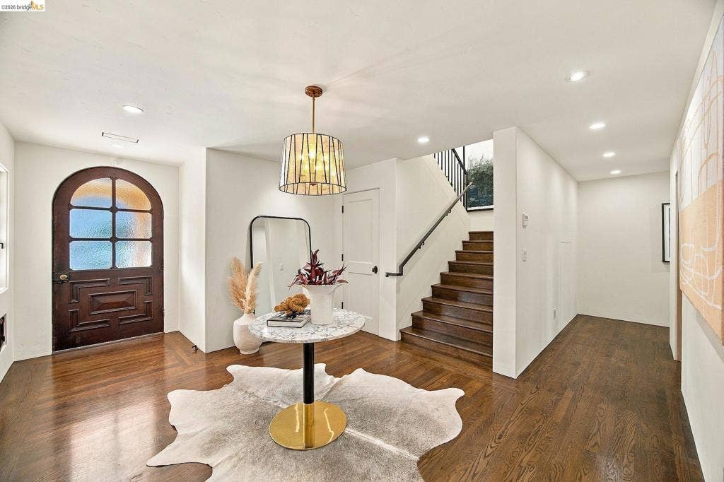 20 Hillwood Place, Oakland, CA 94610 20 Hillwood Place, Oakland, CA 94610