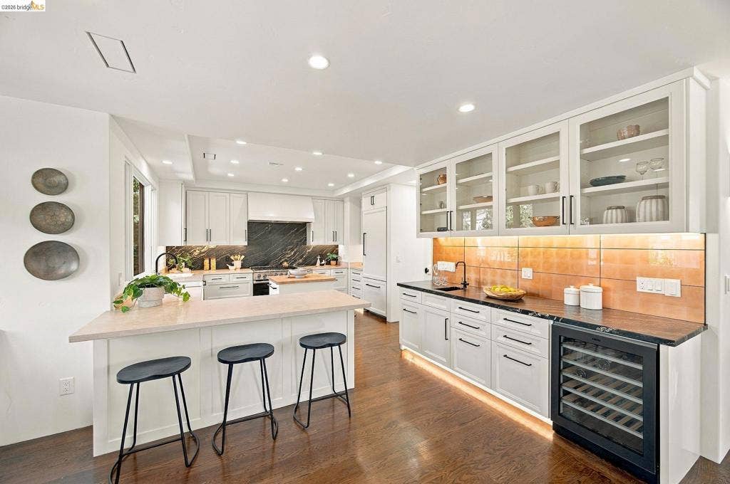 20 Hillwood Place, Oakland, CA 94610 20 Hillwood Place, Oakland, CA 94610