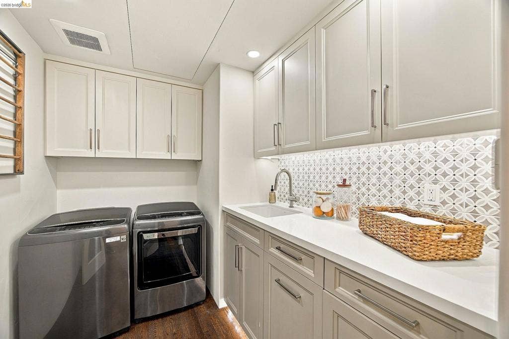 20 Hillwood Place, Oakland, CA 94610 20 Hillwood Place, Oakland, CA 94610
