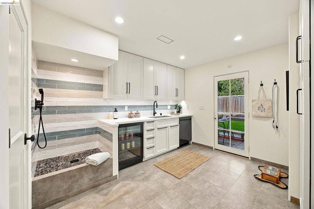 20 Hillwood Place, Oakland, CA 94610 20 Hillwood Place, Oakland, CA 94610