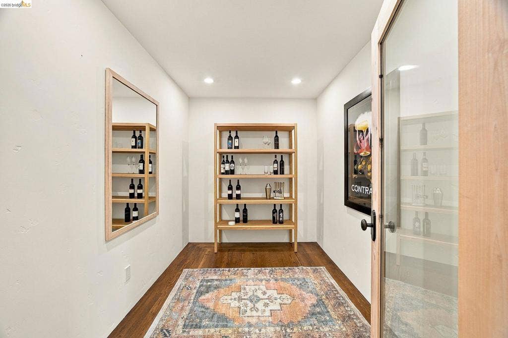 20 Hillwood Place, Oakland, CA 94610 20 Hillwood Place, Oakland, CA 94610