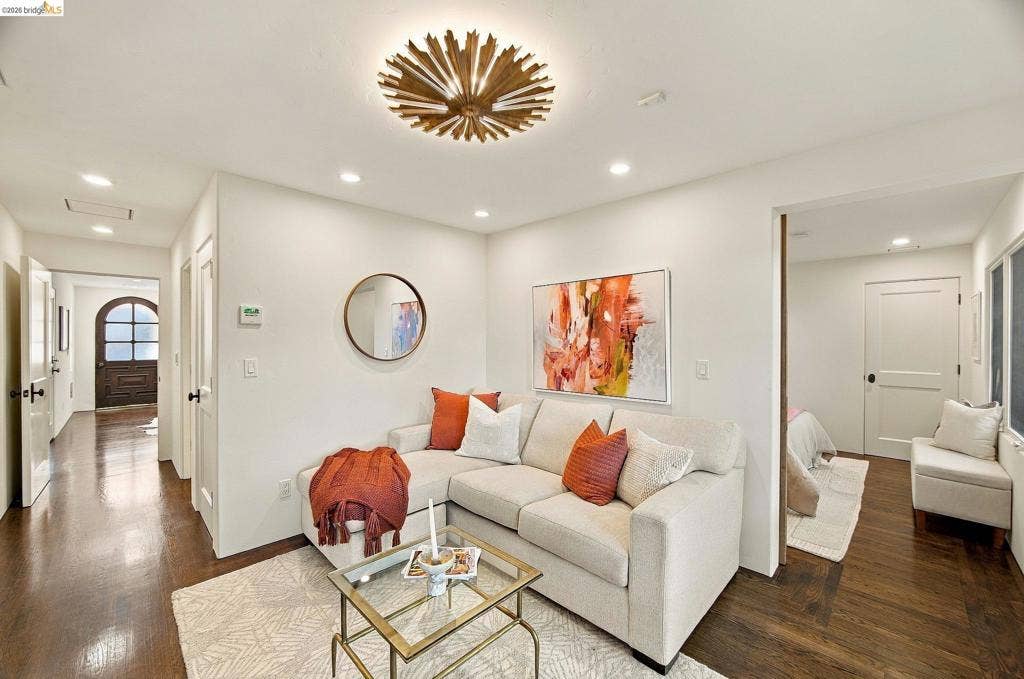 20 Hillwood Place, Oakland, CA 94610 20 Hillwood Place, Oakland, CA 94610