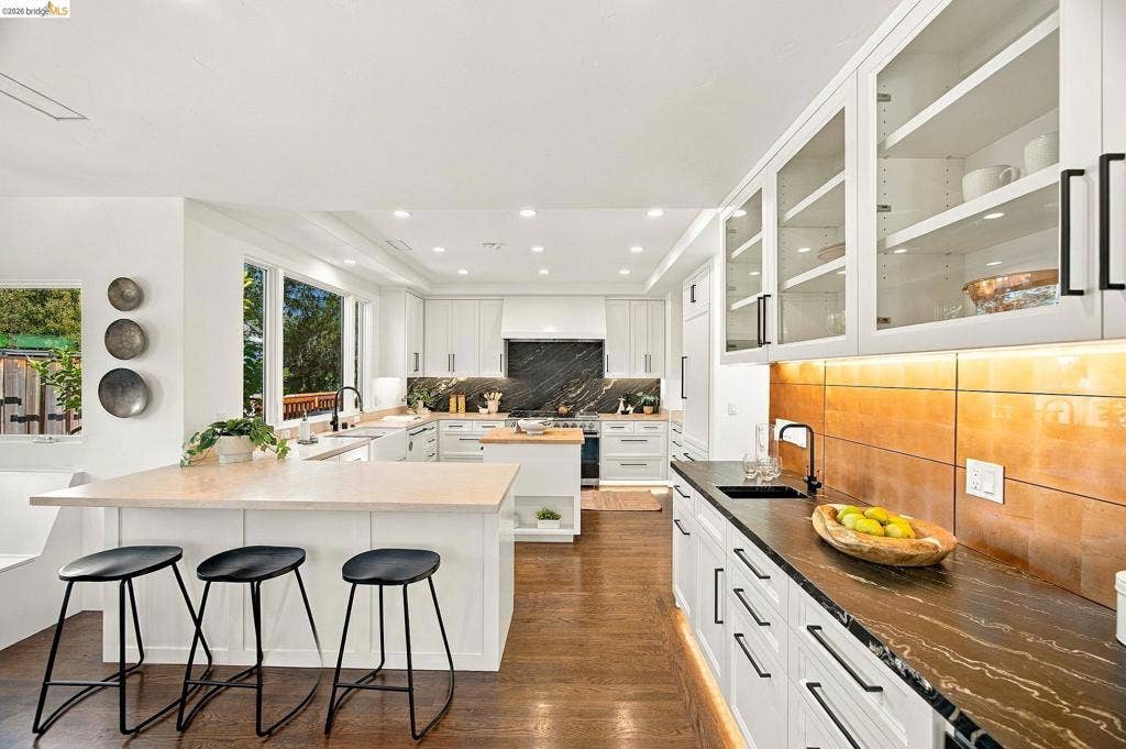 20 Hillwood Place, Oakland, CA 94610 20 Hillwood Place, Oakland, CA 94610