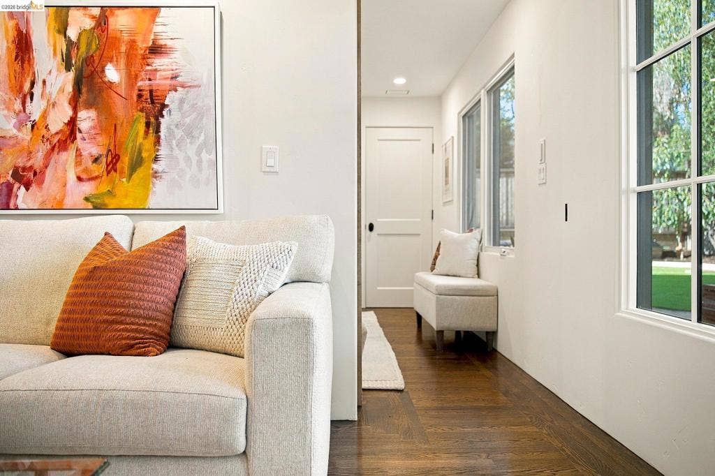 20 Hillwood Place, Oakland, CA 94610 20 Hillwood Place, Oakland, CA 94610