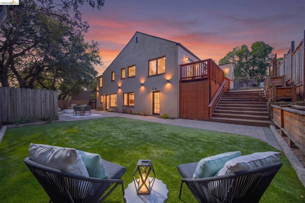 20 Hillwood Place, Oakland, CA 94610 20 Hillwood Place, Oakland, CA 94610