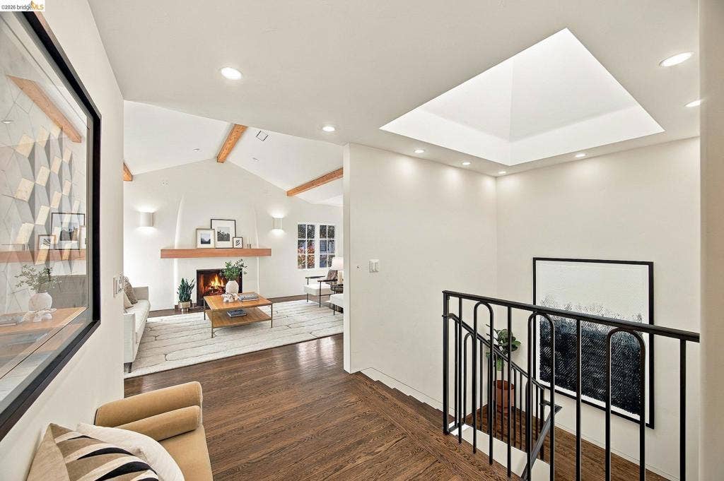 20 Hillwood Place, Oakland, CA 94610 20 Hillwood Place, Oakland, CA 94610