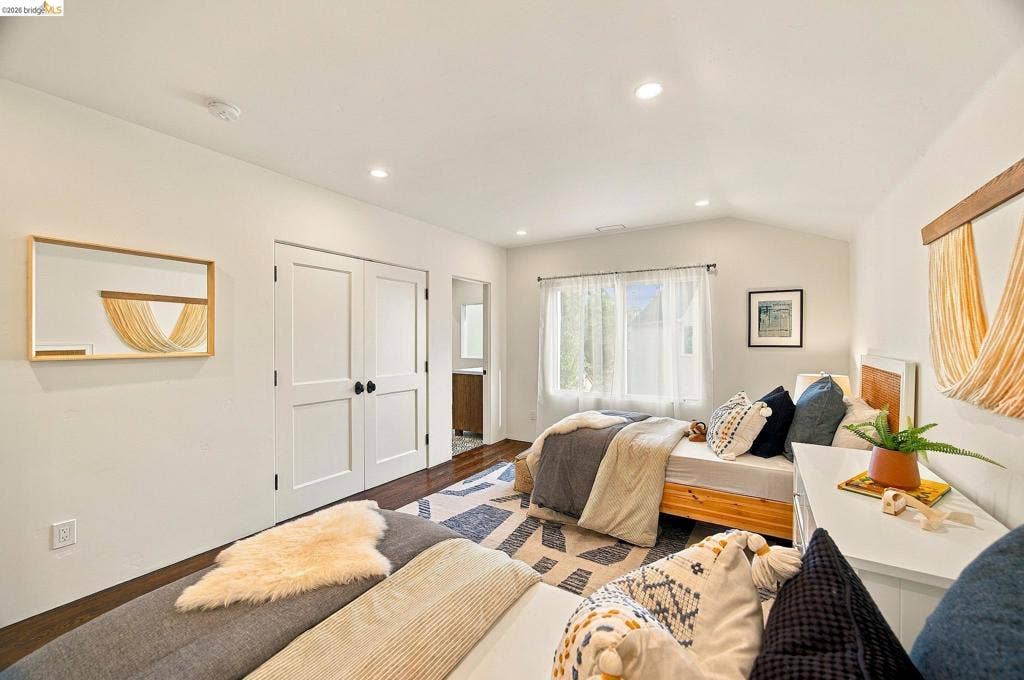 20 Hillwood Place, Oakland, CA 94610 20 Hillwood Place, Oakland, CA 94610