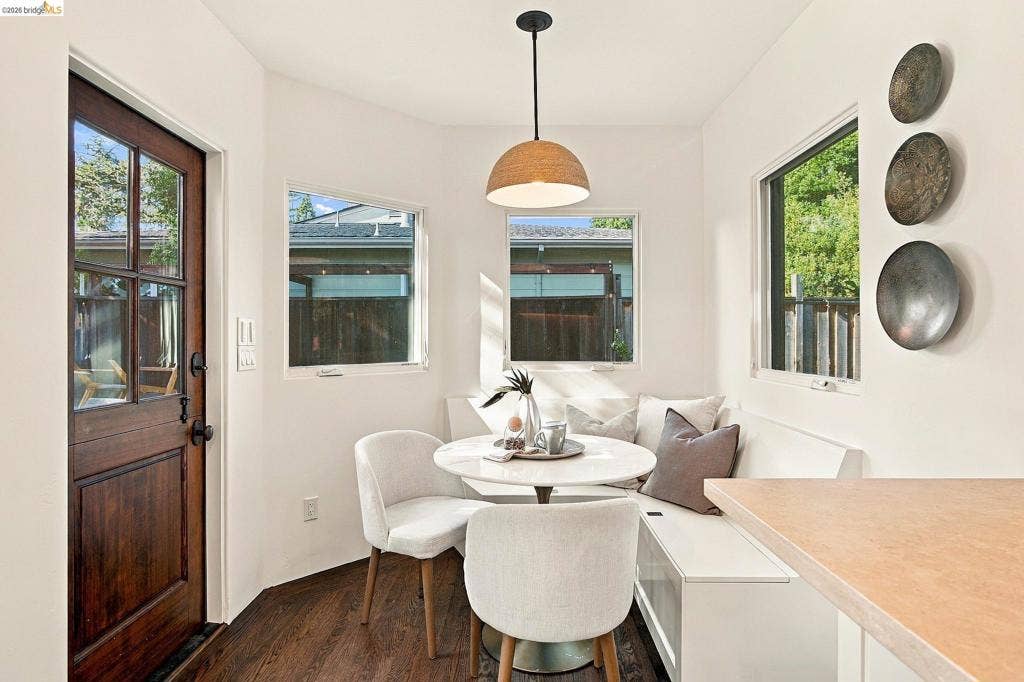 20 Hillwood Place, Oakland, CA 94610 20 Hillwood Place, Oakland, CA 94610