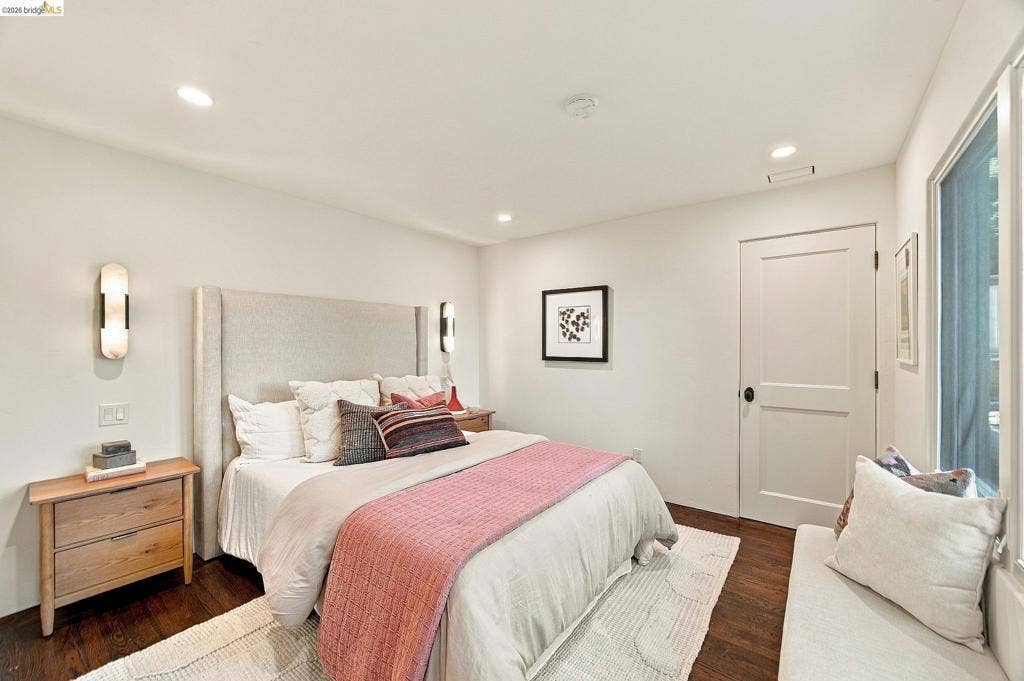 20 Hillwood Place, Oakland, CA 94610 20 Hillwood Place, Oakland, CA 94610