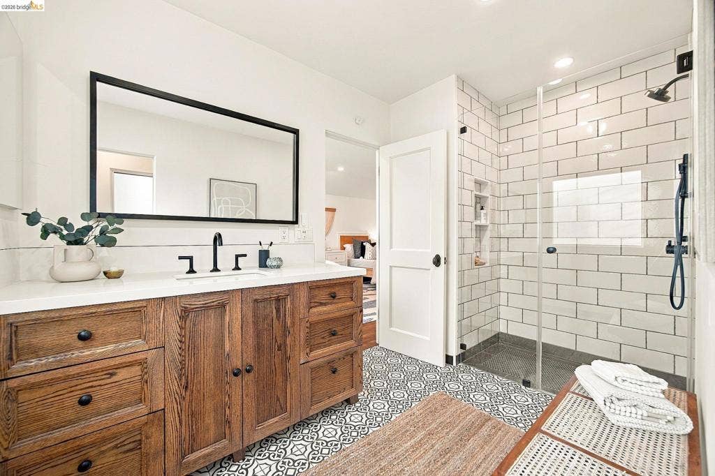 20 Hillwood Place, Oakland, CA 94610 20 Hillwood Place, Oakland, CA 94610