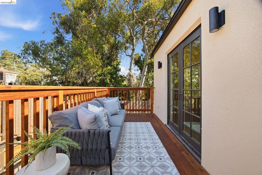 20 Hillwood Place, Oakland, CA 94610 20 Hillwood Place, Oakland, CA 94610