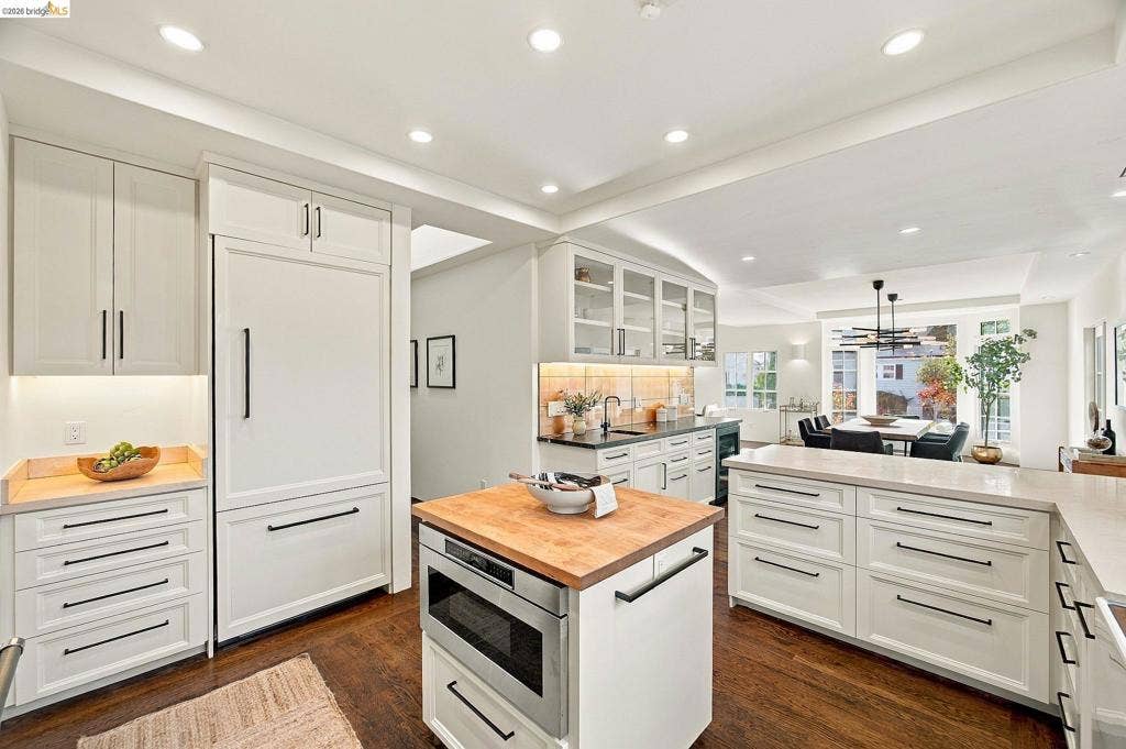 20 Hillwood Place, Oakland, CA 94610 20 Hillwood Place, Oakland, CA 94610