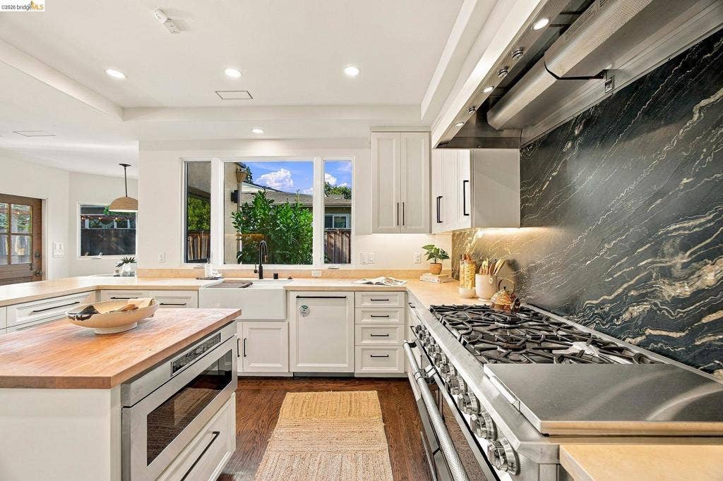 20 Hillwood Place, Oakland, CA 94610 20 Hillwood Place, Oakland, CA 94610