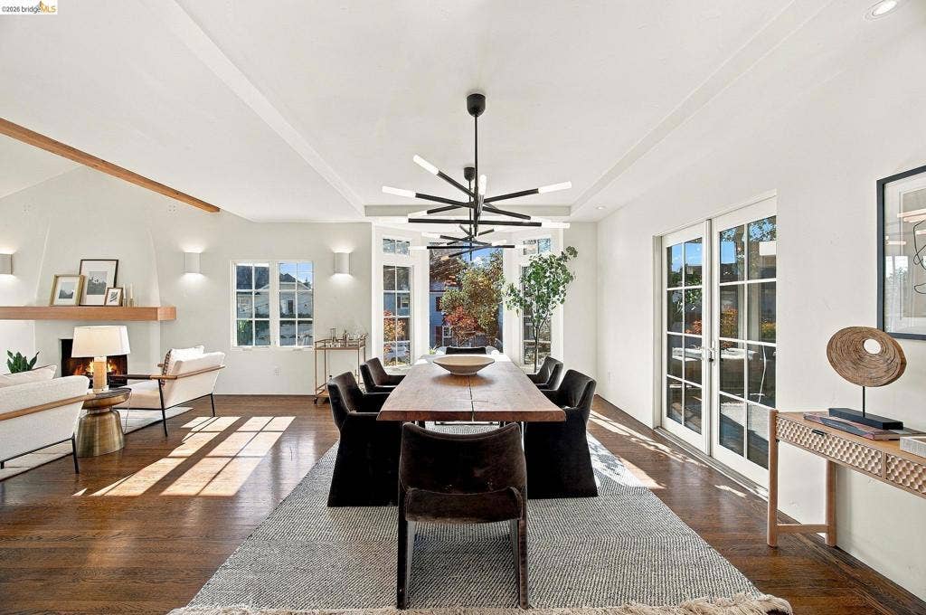 20 Hillwood Place, Oakland, CA 94610 20 Hillwood Place, Oakland, CA 94610