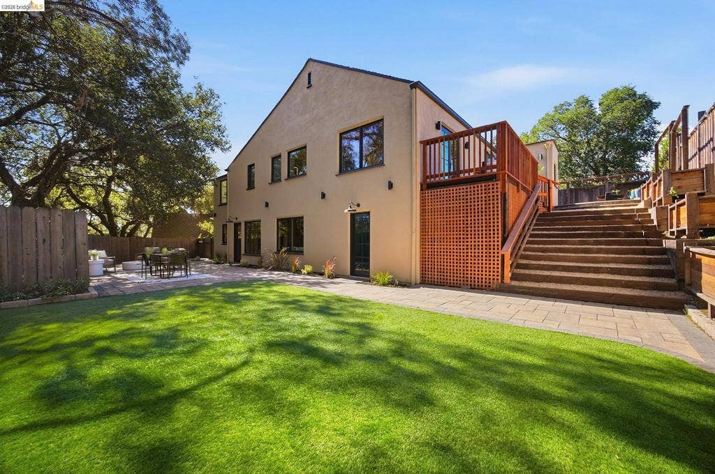 20 Hillwood Place, Oakland, CA 94610 20 Hillwood Place, Oakland, CA 94610