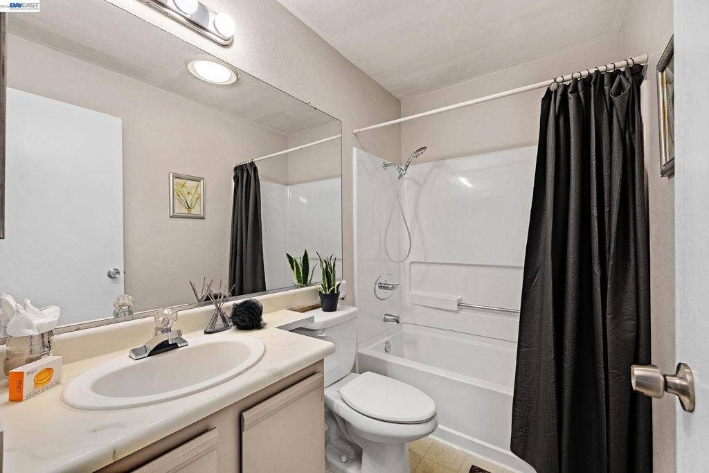 265 Reflections Dr, #16, San Ramon, CA 94583