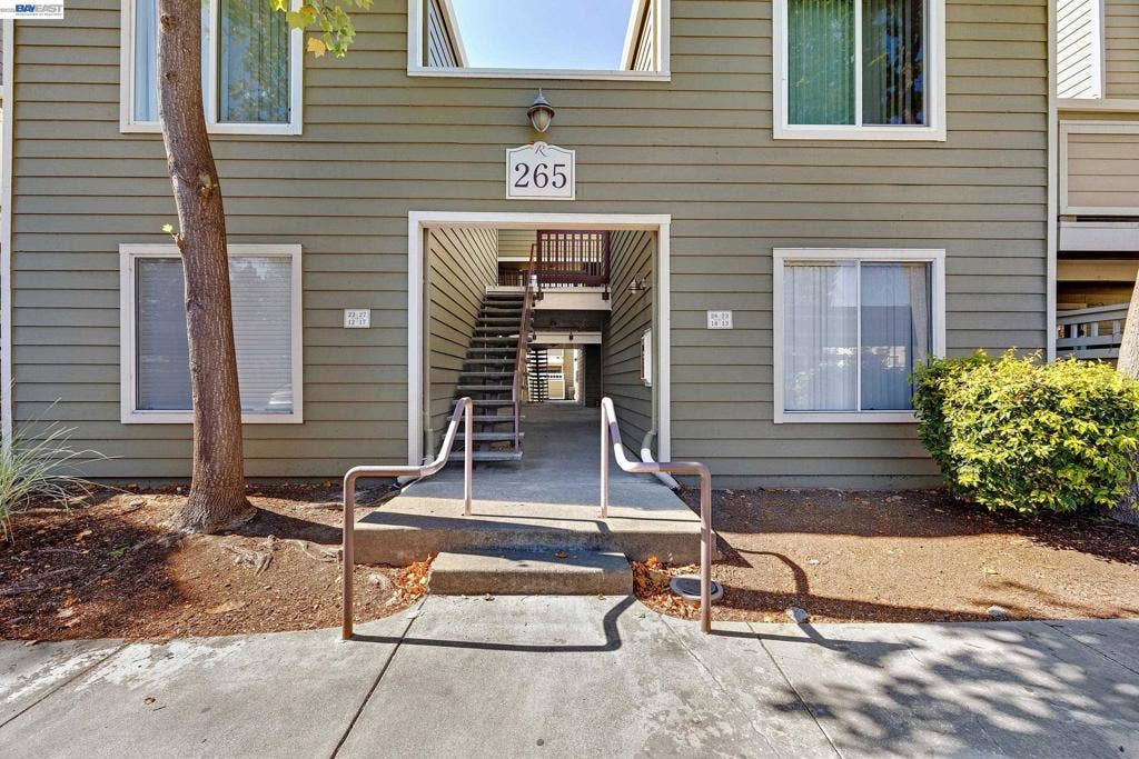 265 Reflections Dr, #16, San Ramon, CA 94583