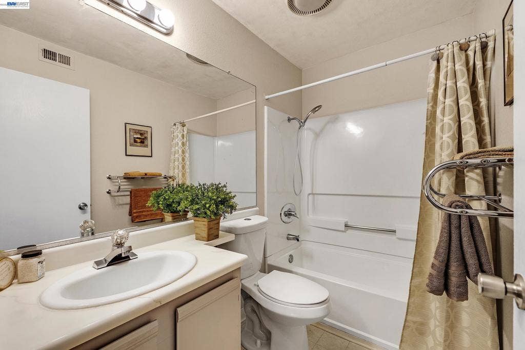 265 Reflections Dr, #16, San Ramon, CA 94583