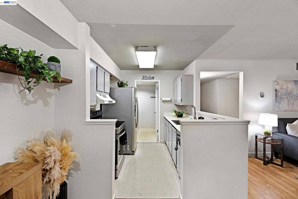 265 Reflections Dr, #16, San Ramon, CA 94583