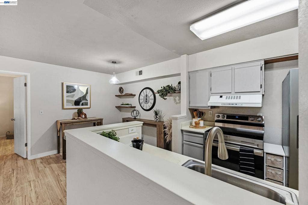 265 Reflections Dr, #16, San Ramon, CA 94583