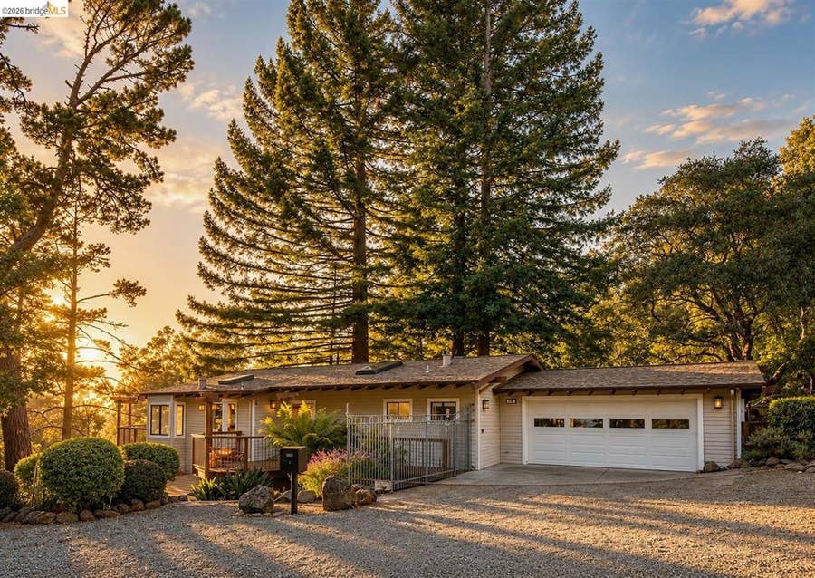 Property photo for 15 North Cir, Oakland, CA