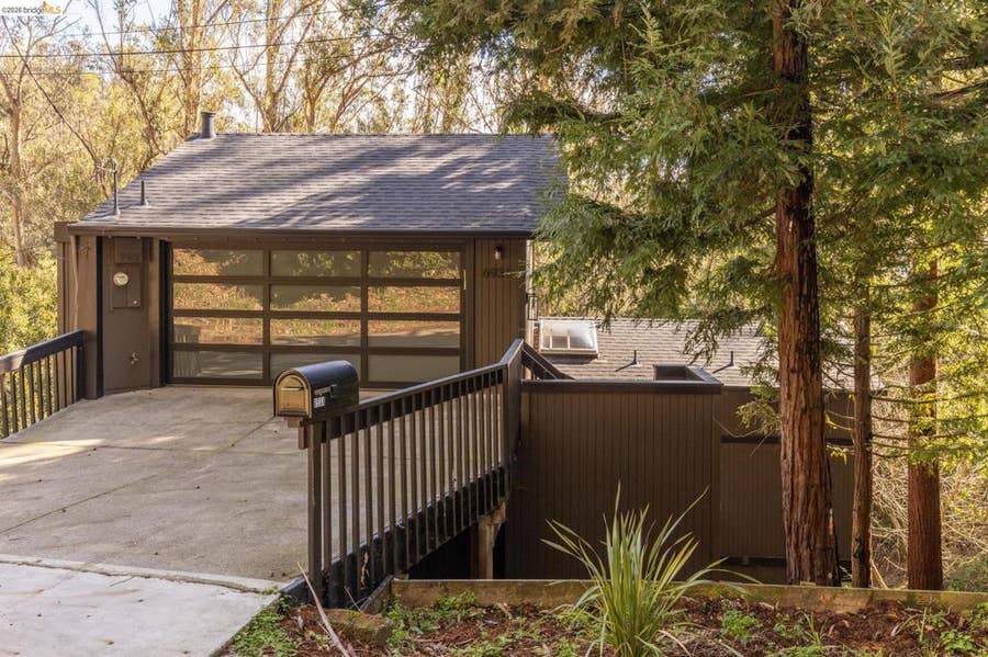 Property photo for 6931 Pinehaven Rd, Oakland, CA