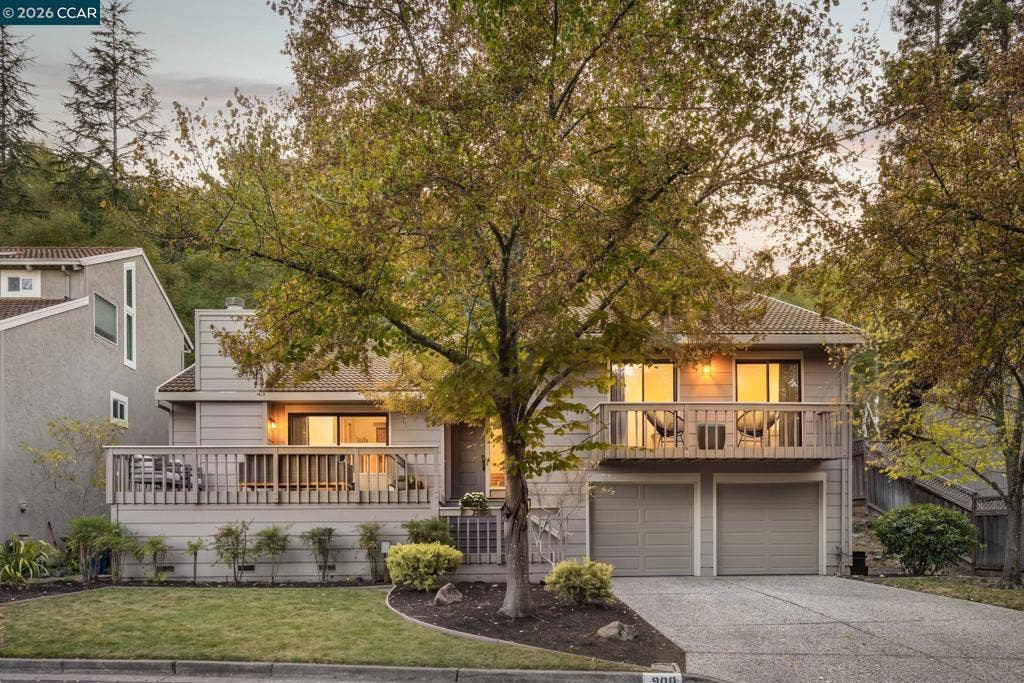 900 Augusta Dr, Moraga, CA 94556 900 Augusta Dr, Moraga, CA 94556