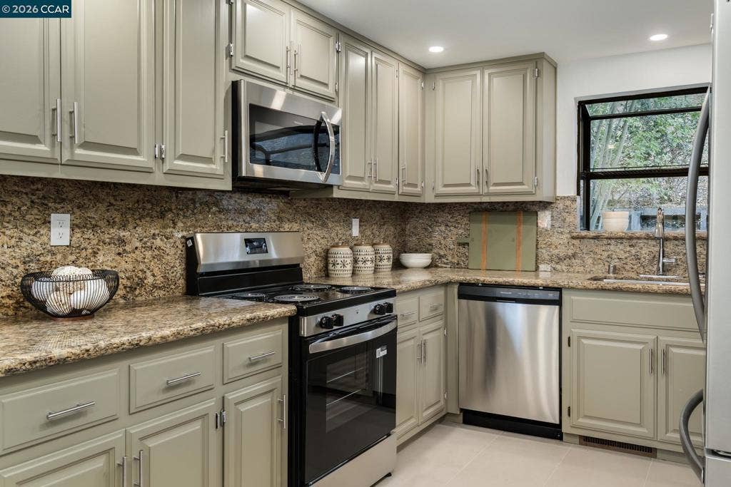 900 Augusta Dr, Moraga, CA 94556 900 Augusta Dr, Moraga, CA 94556