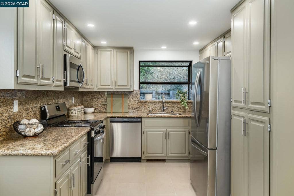 900 Augusta Dr, Moraga, CA 94556 900 Augusta Dr, Moraga, CA 94556