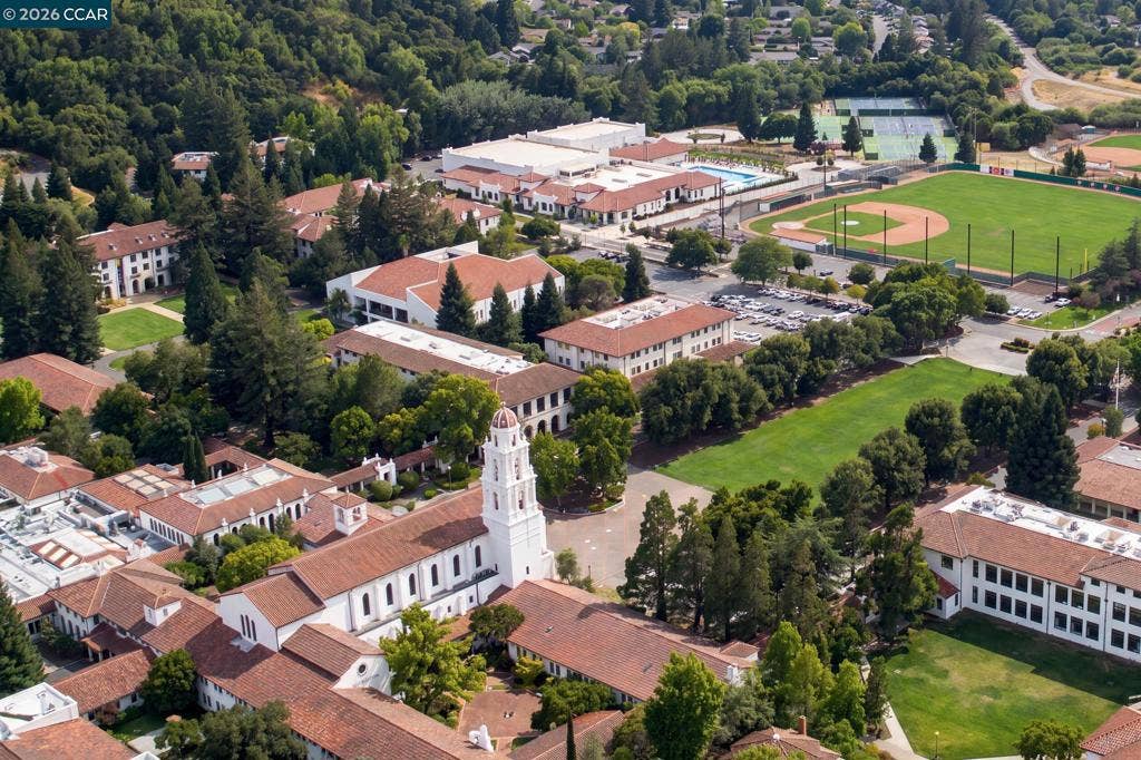 900 Augusta Dr, Moraga, CA 94556 900 Augusta Dr, Moraga, CA 94556