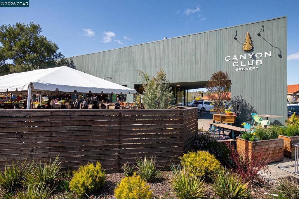 900 Augusta Dr, Moraga, CA 94556 900 Augusta Dr, Moraga, CA 94556