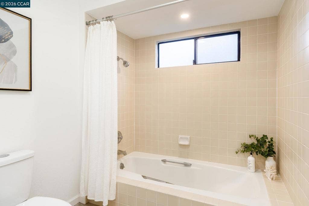 900 Augusta Dr, Moraga, CA 94556 900 Augusta Dr, Moraga, CA 94556