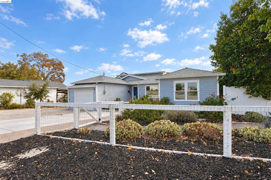 Property photo for 115 Roslyn Dr, Concord, CA