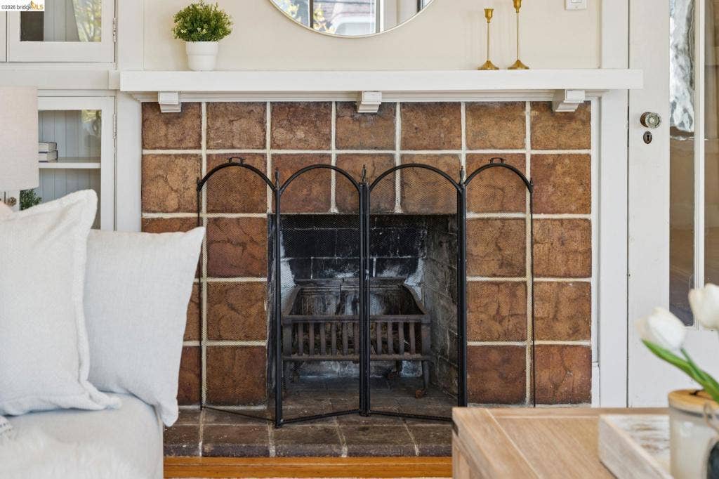 715 17Th Ave, San Francisco, CA 94121 Fireplace
