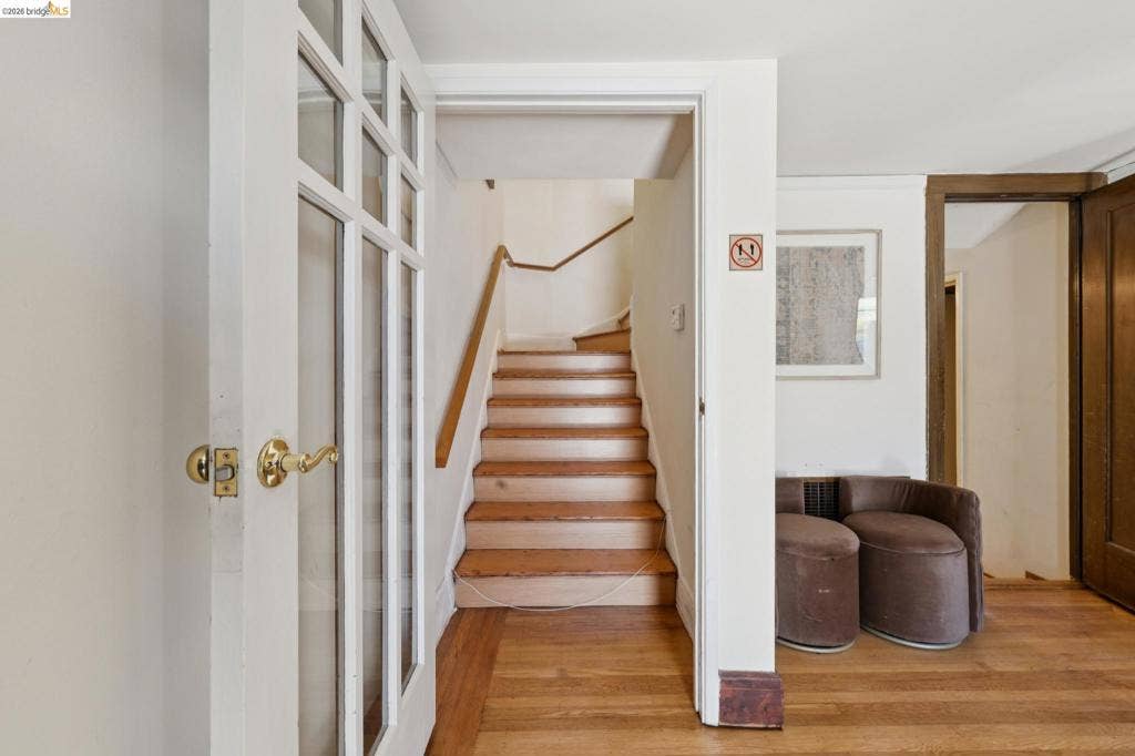 715 17Th Ave, San Francisco, CA 94121 Staircase up