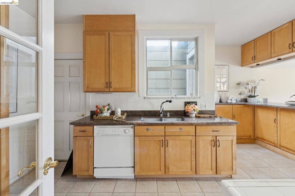 715 17Th Ave, San Francisco, CA 94121 715 17Th Ave, San Francisco, CA 94121