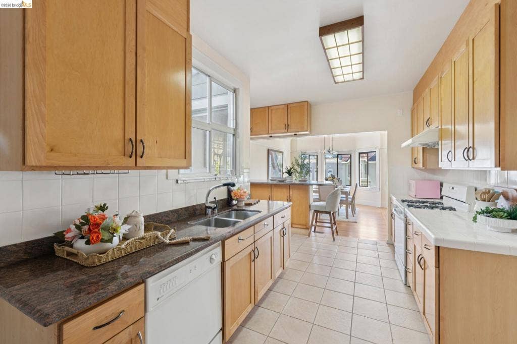 715 17Th Ave, San Francisco, CA 94121 715 17Th Ave, San Francisco, CA 94121