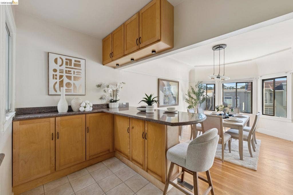 715 17Th Ave, San Francisco, CA 94121 Breakfast Bar