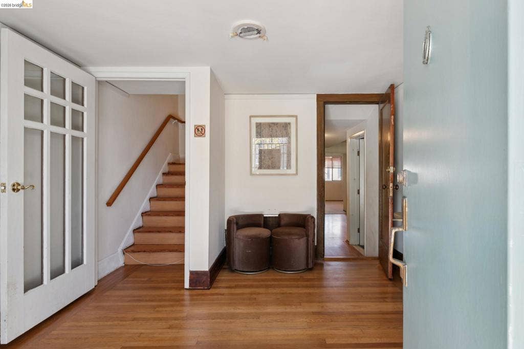 715 17Th Ave, San Francisco, CA 94121 Entryway for welcoming guests