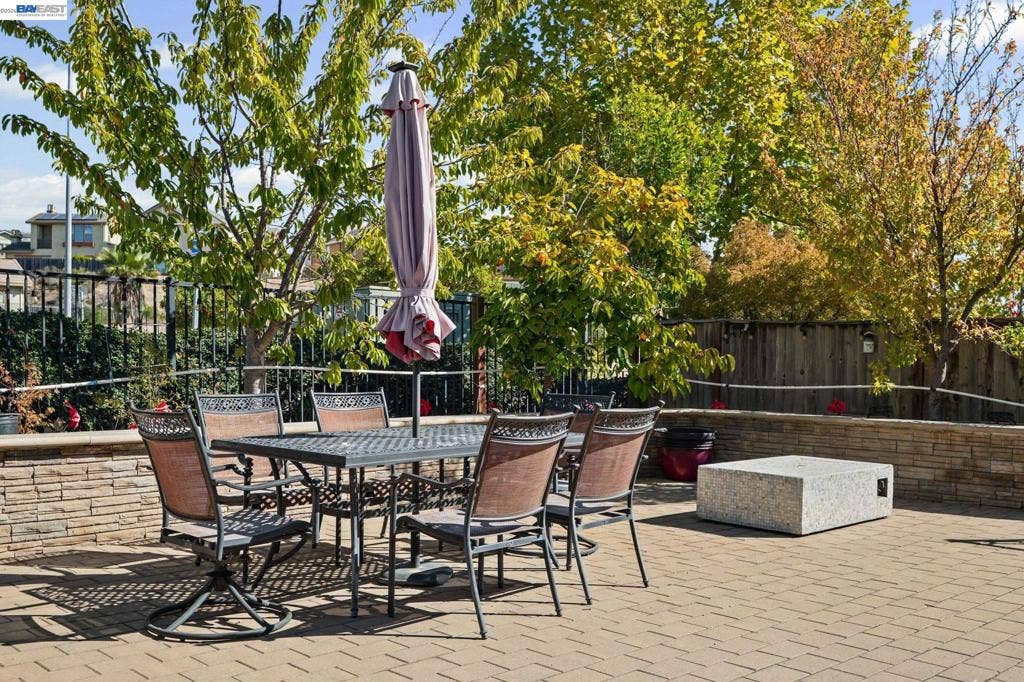 9701 Sara Ann Ct, Dublin, CA 94568